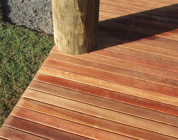 Large image of Select Grade spotted gum decking featuring around a verandah pole